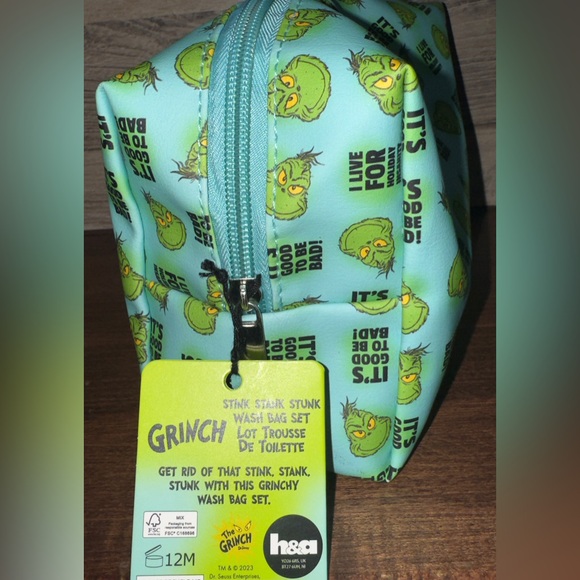 The Grinch Toiletry Bag Set Bath Scrunchie, Body Wash, Shampoo /Conditioner -NEW - Picture 6 of 8